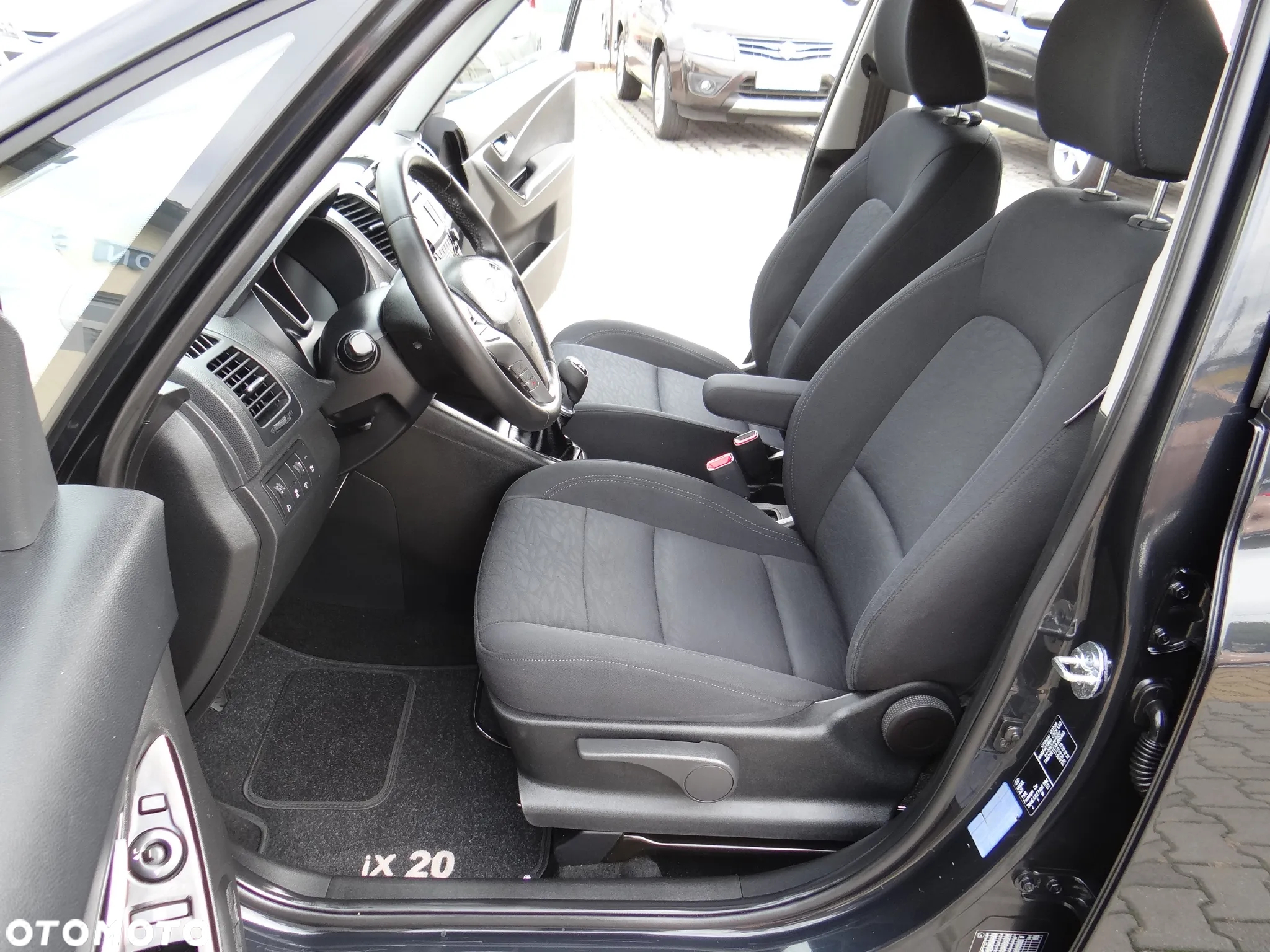 Hyundai ix20 1.4 Premium - 23