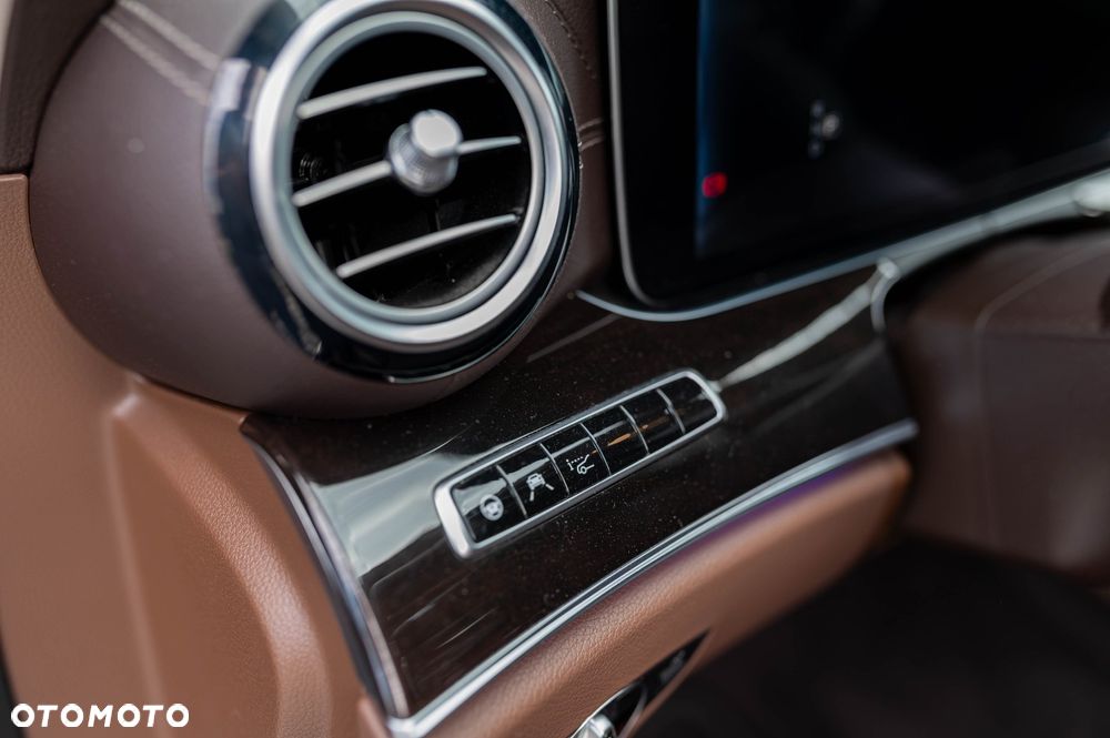 Mercedes-Benz Klasa E 220 d 9G-TRONIC - 18