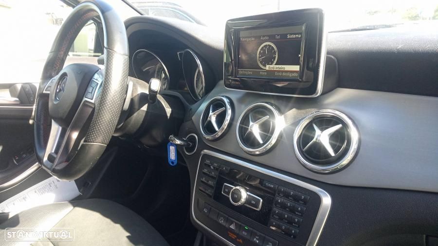 Mercedes-Benz GLA 220 CDI 4Matic 7G-DCT AMG Line - 10