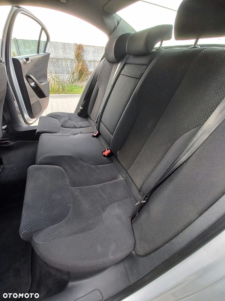 Volkswagen Passat - 26