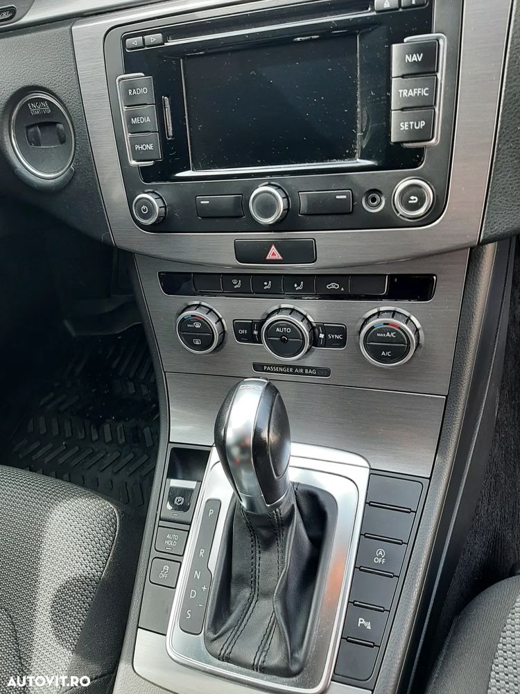 Volkswagen Passat 2.0 TDI Blue TDI DSG Comfortline - 11