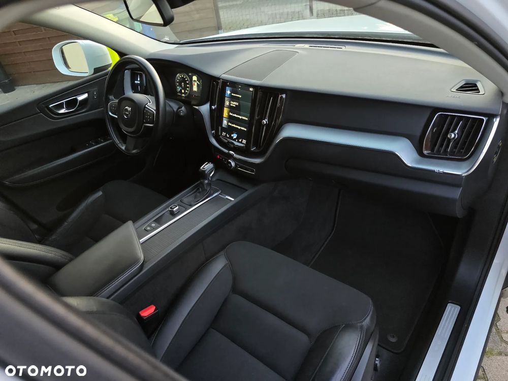 Volvo XC 60 D4 AWD Momentum - 18