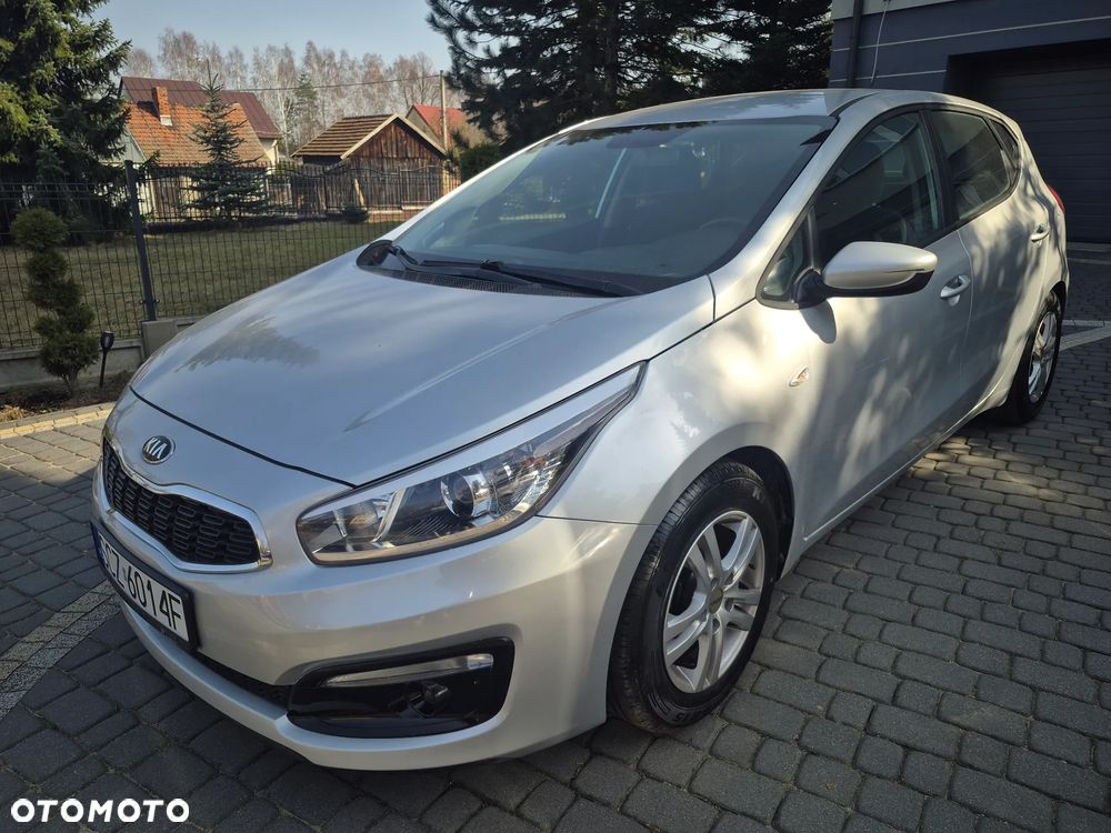 Kia Ceed 1.4 CVVT Dream Team Edition - 1