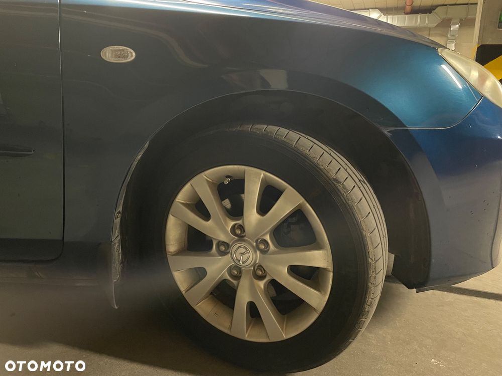 Mazda 3 1.6 Active + - 5