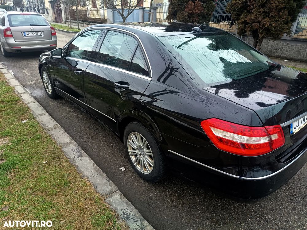 Mercedes-Benz E 220 CDI DPF BlueEFFICIENCY 7G-TRONIC Elegance - 4