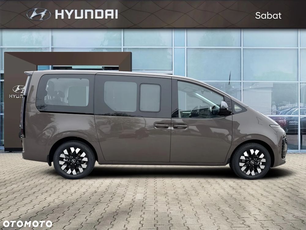 Hyundai Staria 1.6 T-GDI HEV Luxury - 6