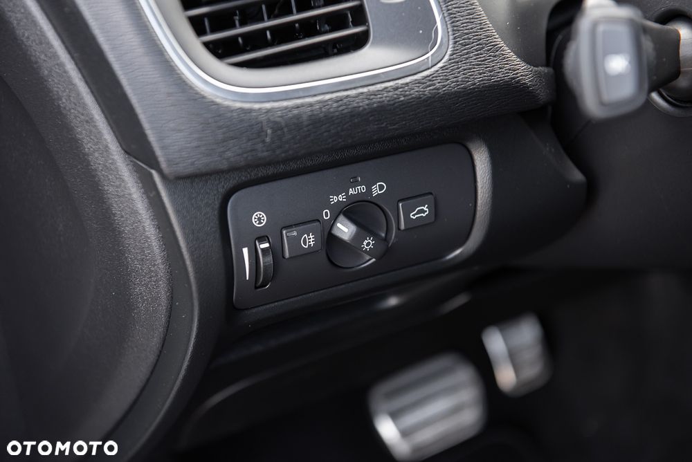 Volvo V40 D3 Geartronic RDesign - 17