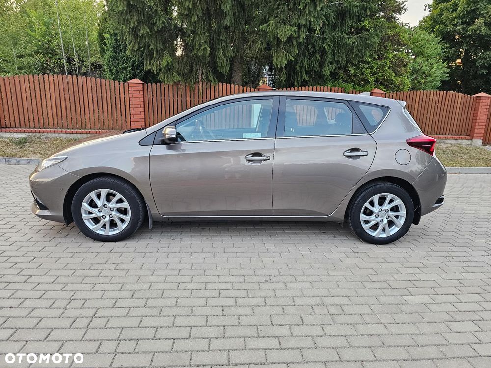 Toyota Auris 1.6 Premium - 25