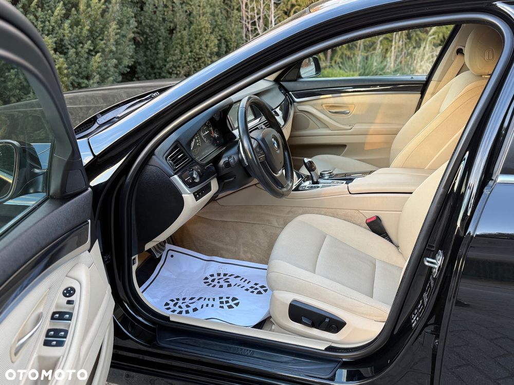 BMW Seria 5 520d xDrive - 9