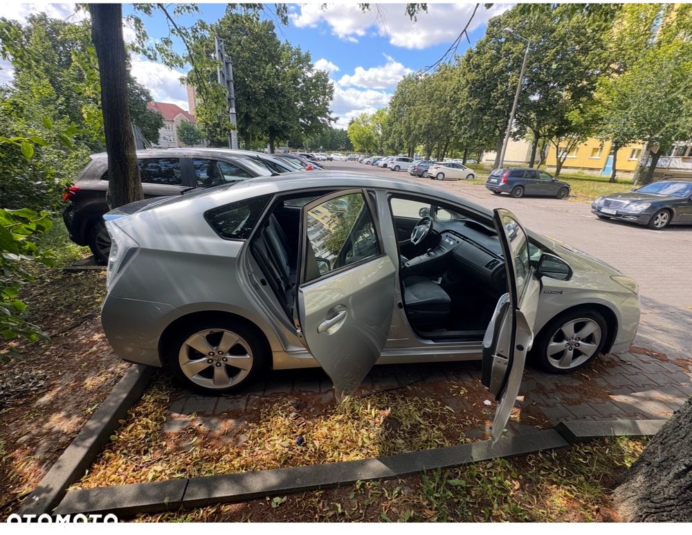 Toyota Prius (Hybrid) - 8