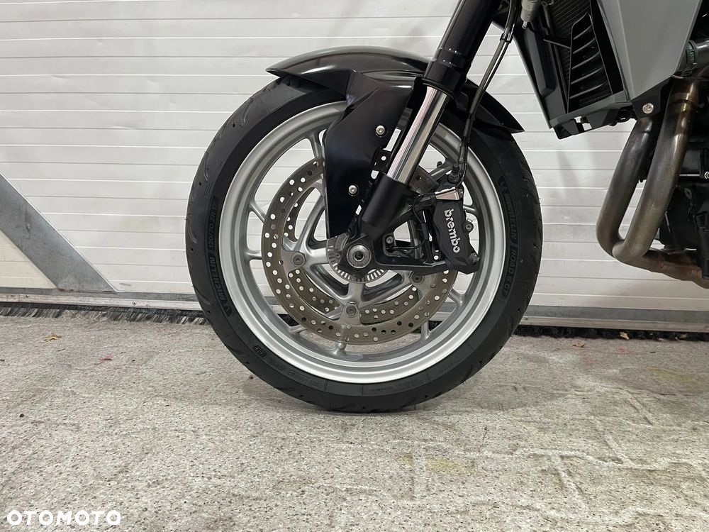 BMW F - 25