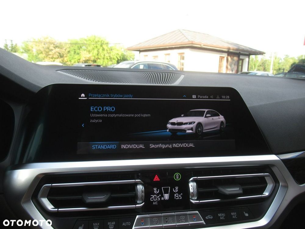BMW Seria 3 318d MHEV Sport Line - 34