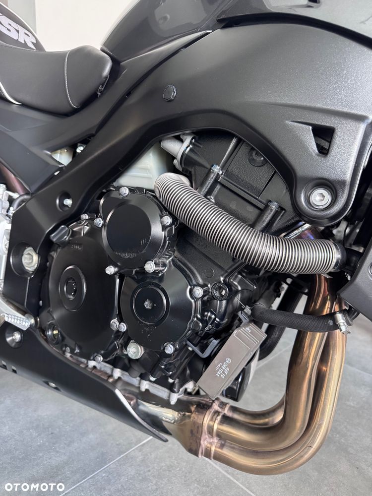 Suzuki GSR - 3