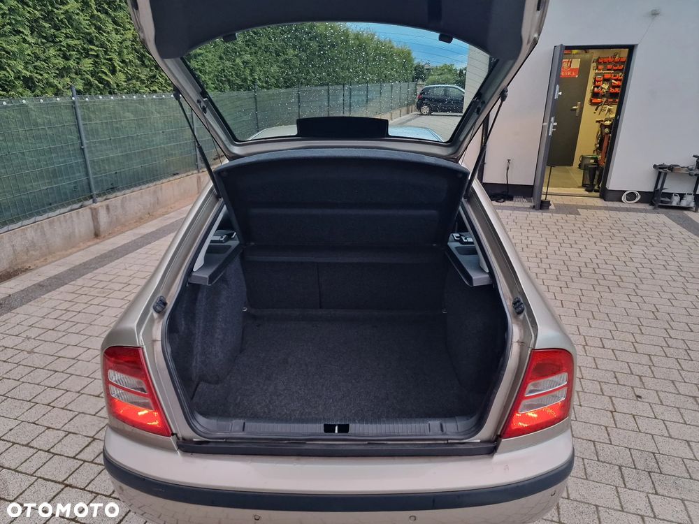 Skoda Octavia 1.6 Tour - 12