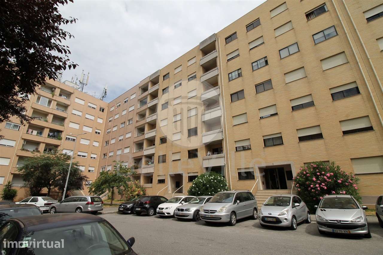 Apartamento T2, parcialmente mobilado, Lamaçães - Grande imagem: 4/60