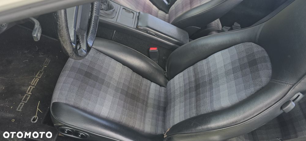 Porsche 944 - 23