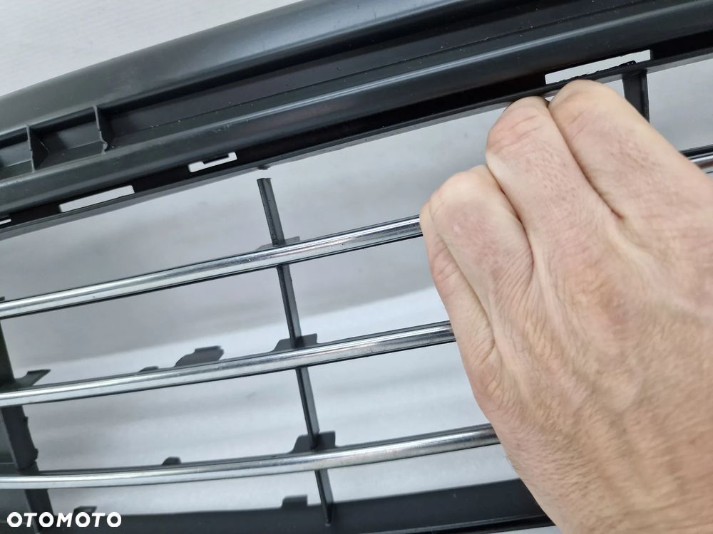 FORD GALAXY MK2 LIFT 09-15 Z CHROMAMI KRATKA ŚRODKOWA ZDERZAKA PRZEDNIEGO , NR AM21-17B968-AC , NR AUKCJI K144 - 8