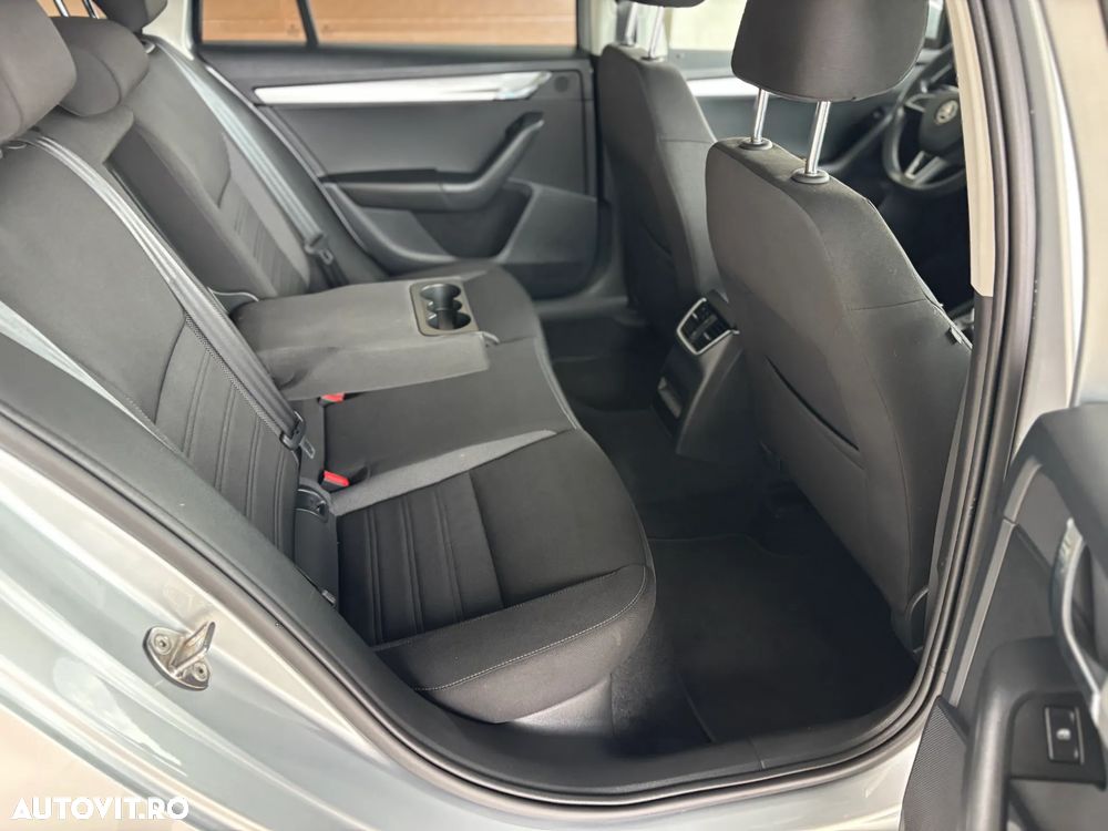Skoda Octavia Combi Diesel 2.0 TDI DSG Ambition - 38