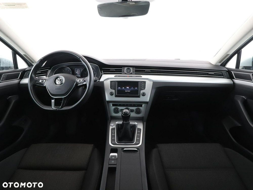 Volkswagen Passat - 16
