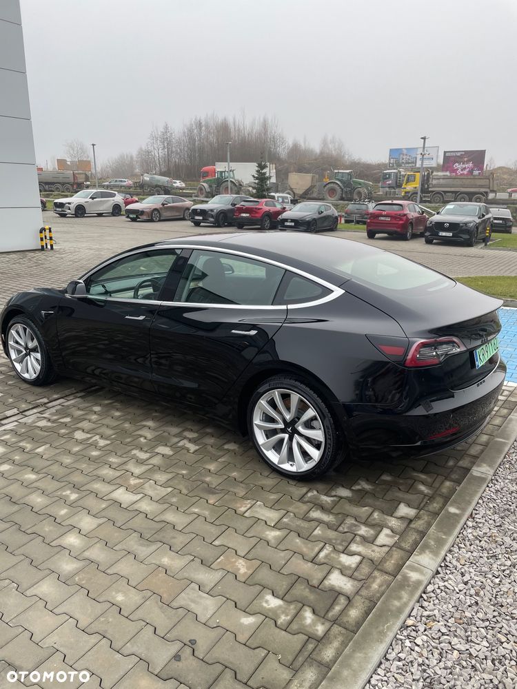 Tesla Model 3 - 4