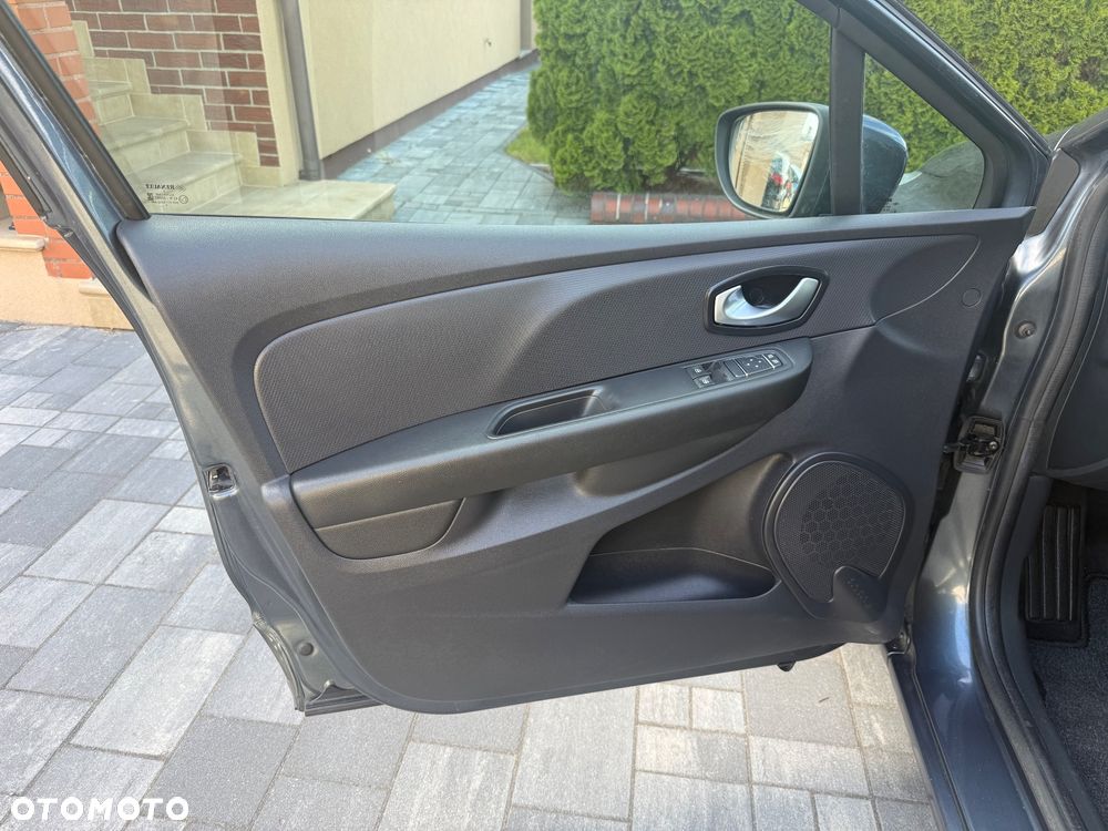 Renault Clio 1.2 16V 75 Business - 26