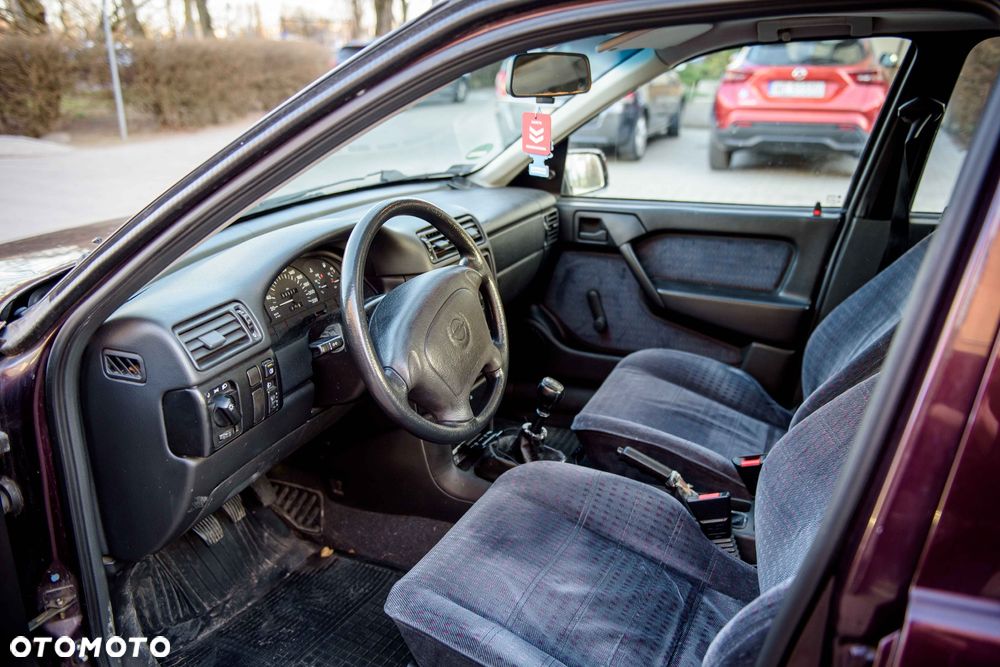 Opel Vectra 1.6 GL - 7