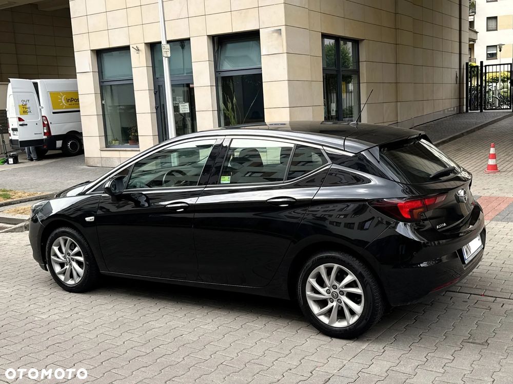 Opel Astra 1.2 T Elegance S&S - 4