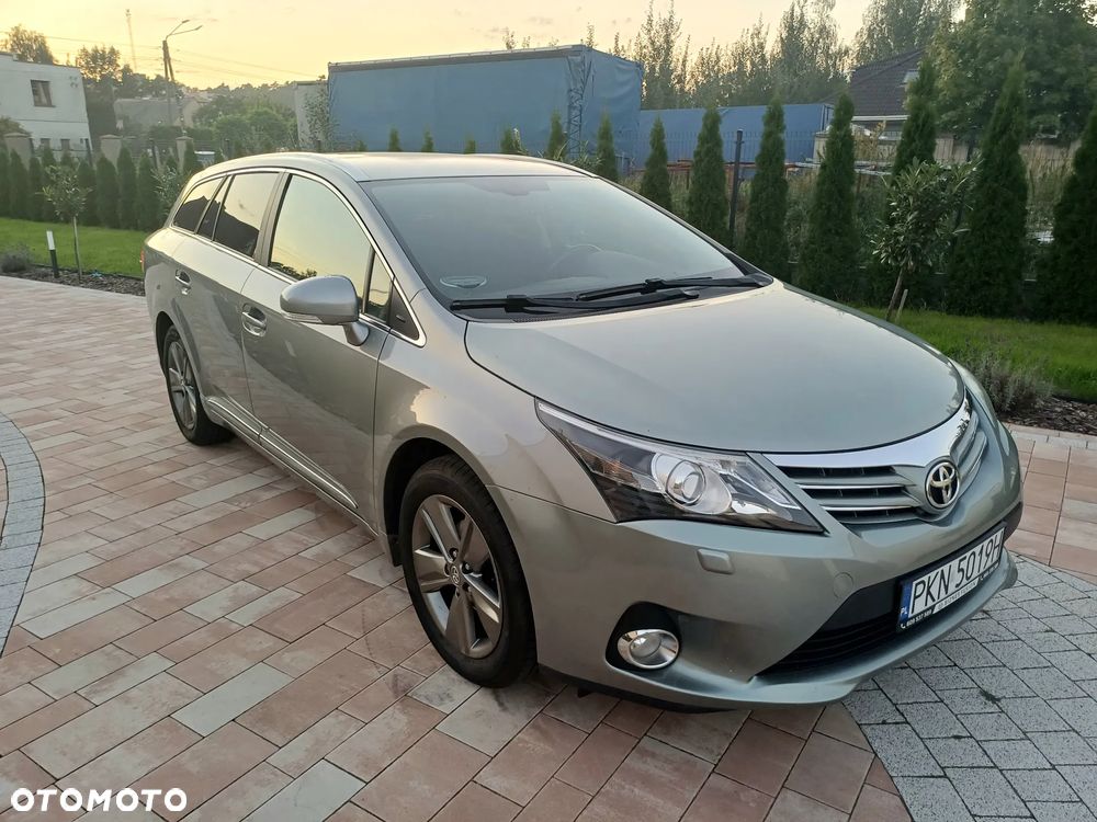 Toyota Avensis 2.0 Executive - 5
