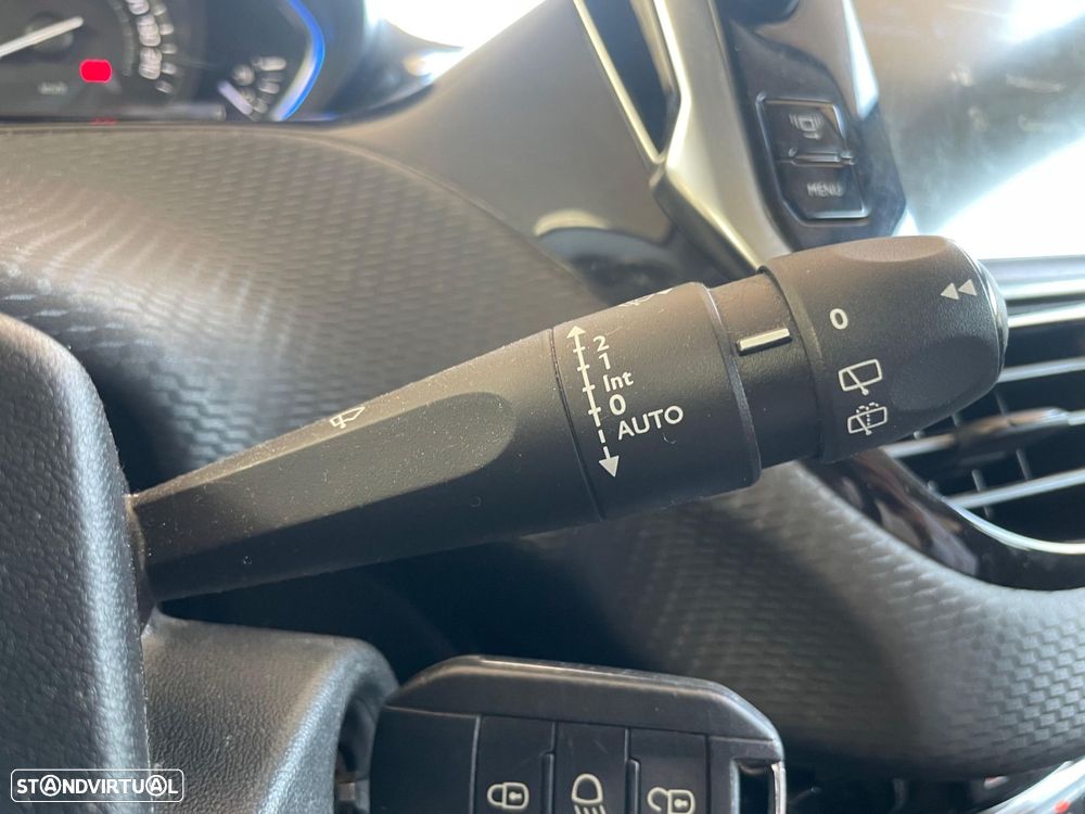 Peugeot 2008 1.2 PureTech Allure - 22
