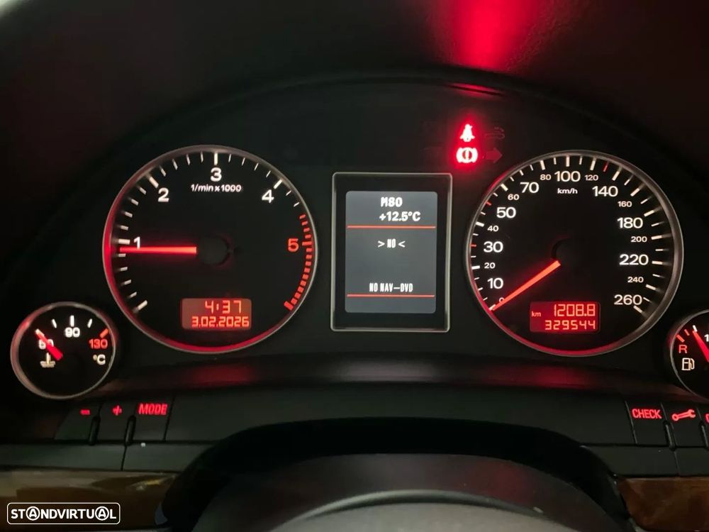 Audi A4 2.0 TDI exclusive - 11