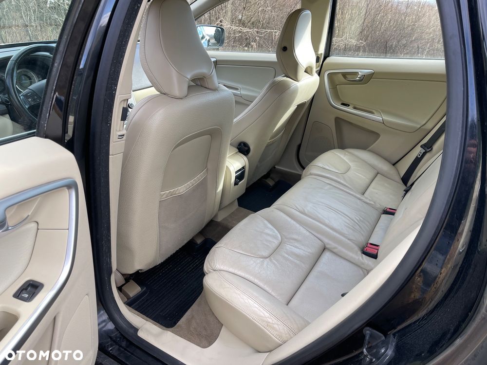 Volvo XC 60 D5 AWD Kinetic - 12