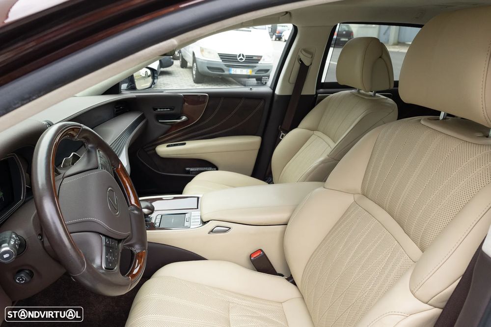 Lexus LS 500h Luxury Madeira Artesanal - 10