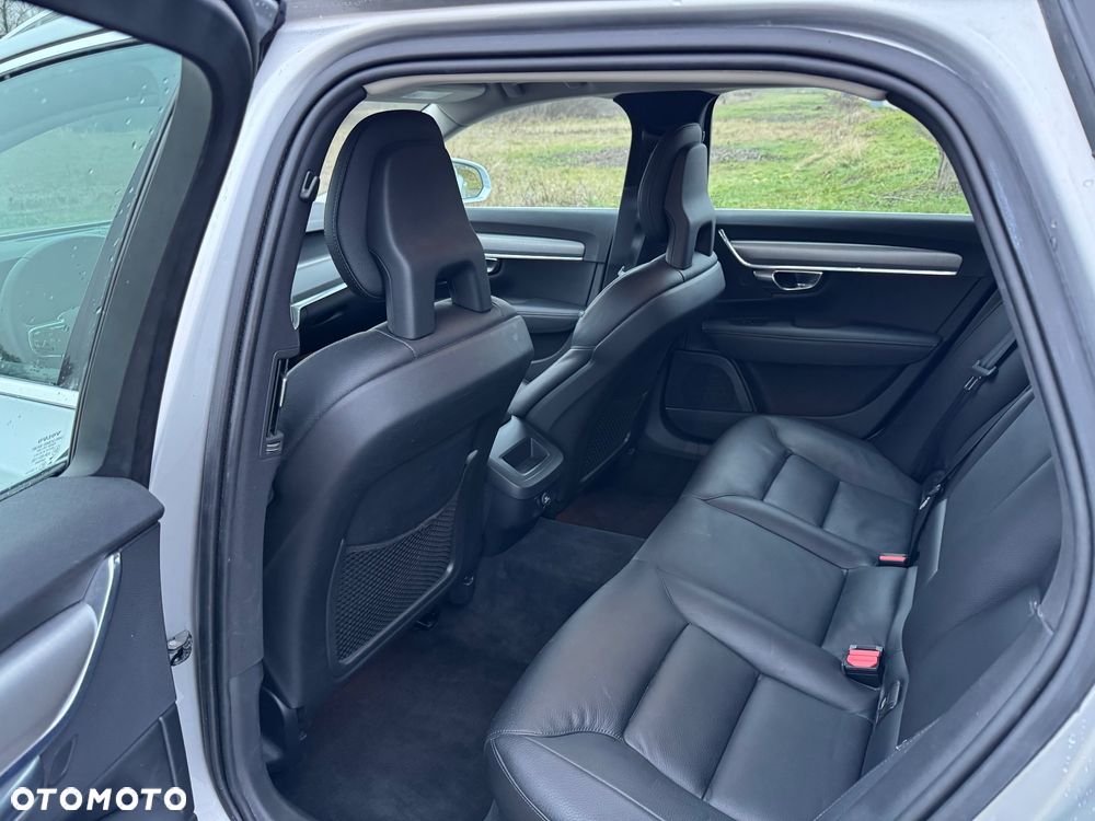 Volvo V90 D4 Momentum - 19