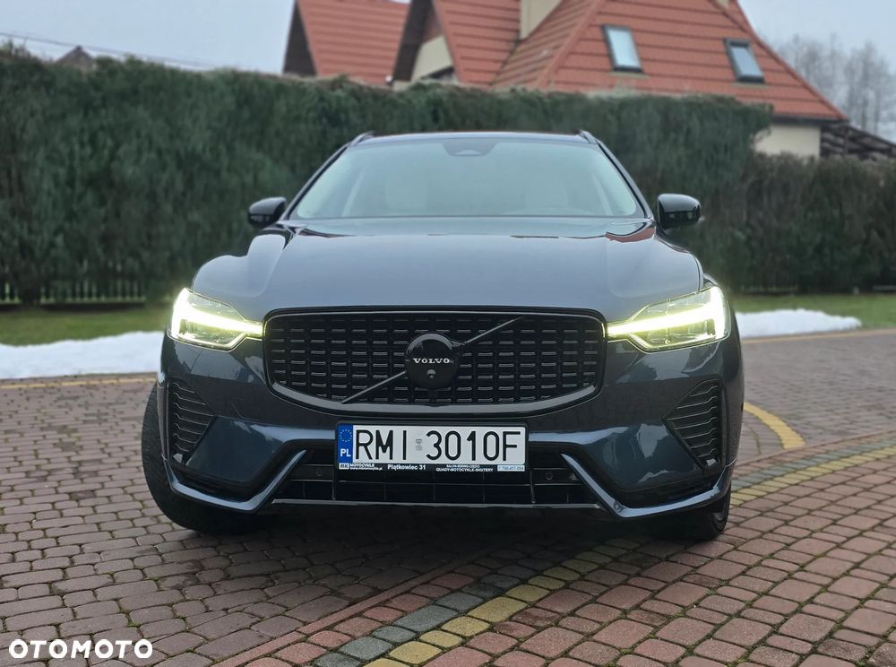 Volvo XC 60 B5 B AWD Plus Dark - 4