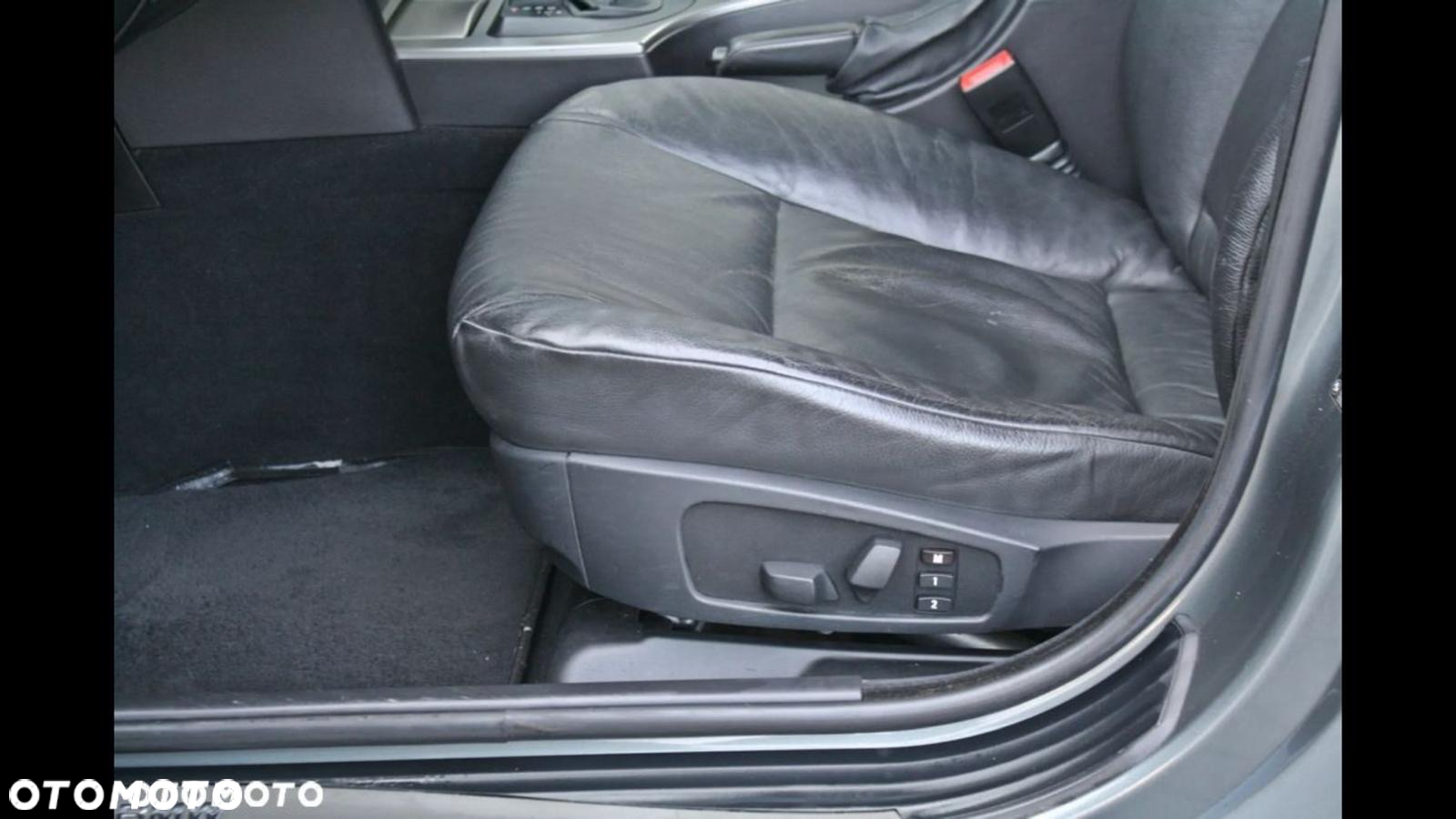 BMW Seria 5 523i - 11