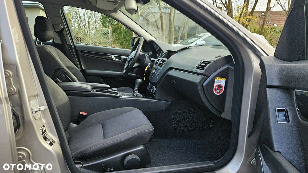 Mercedes-Benz Klasa C 220 CDI Classic - 21