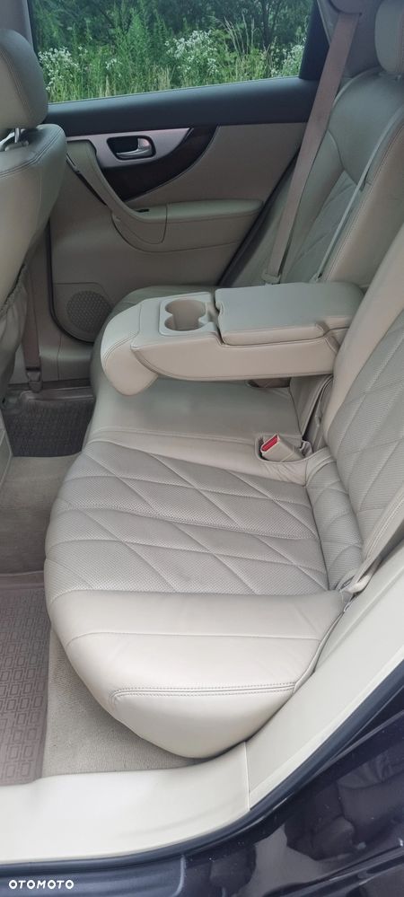 Infiniti FX FX30d S - 9