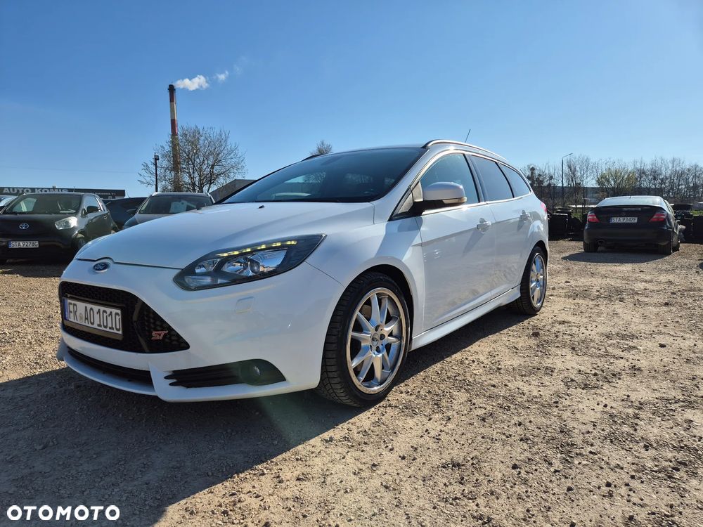 Ford Focus 2.0 EcoBoost ST mit Leder-Sport-Paket - 1