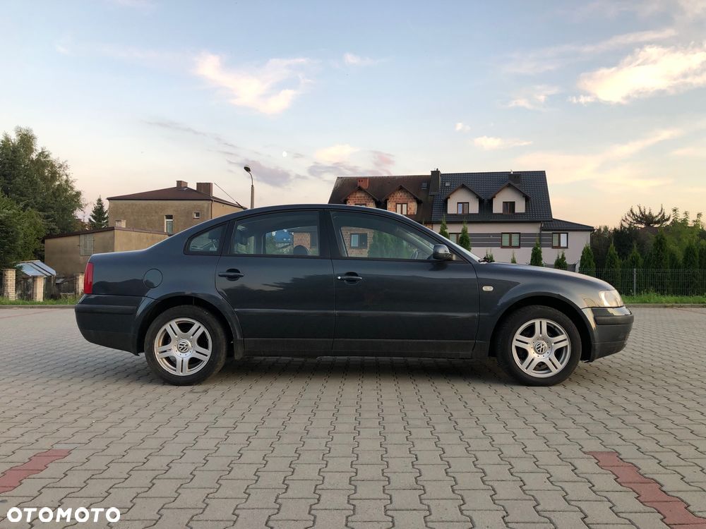 Volkswagen Passat 2.3 V5 Highline - 8