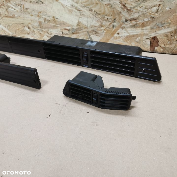 BMW E24 635CSI EUROPA KRATKA NAWIEWU KOKPITU NR. 64221381675OEM, 64221381679OEM, 64221381676OEM - 3