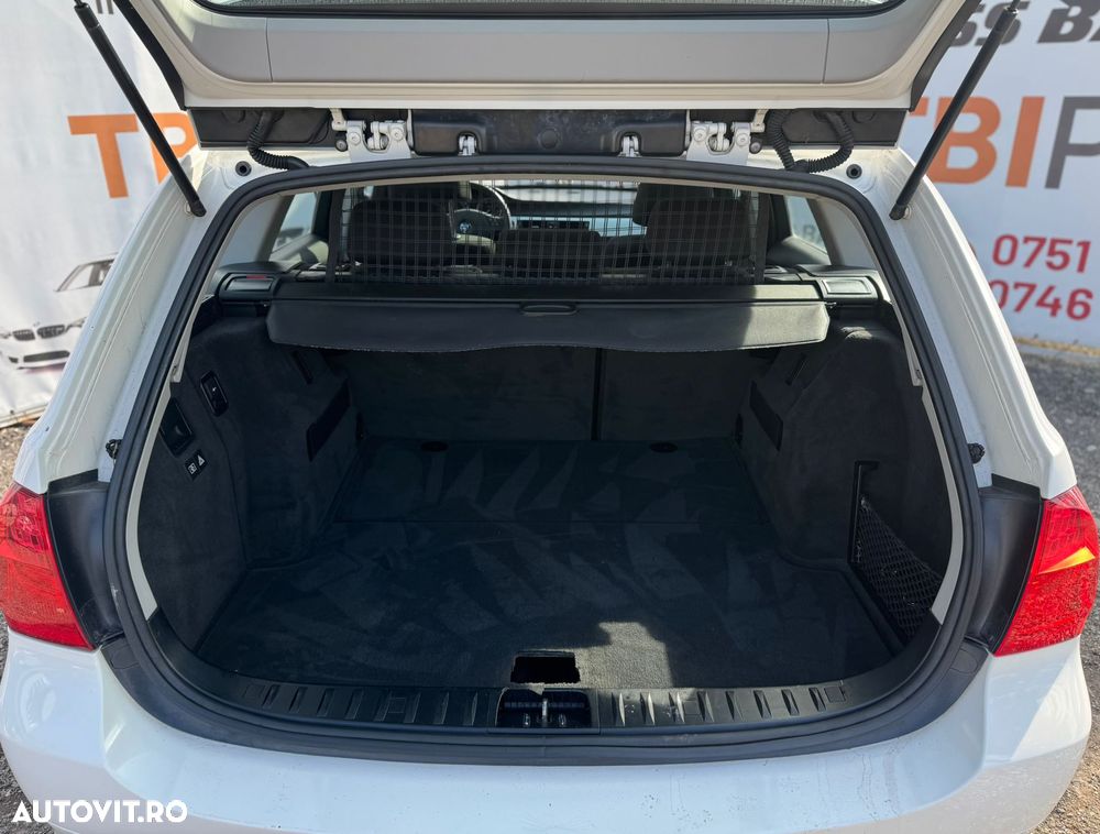 BMW Seria 3 318i - 25