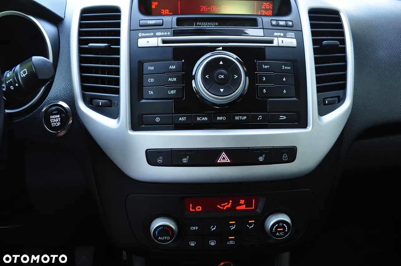 Kia Venga - 10