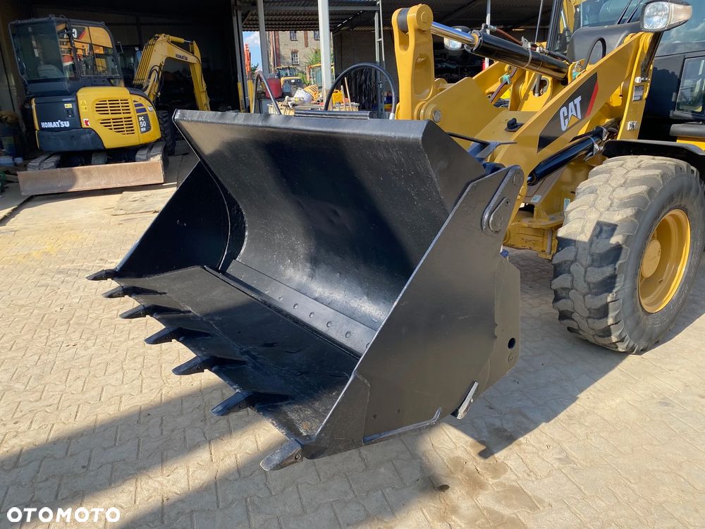 Caterpillar CAT 908H2, 2014 ROK, 6000 MTH, ŁYŻKA OTWIERANA + WIDŁY, z NIEMIEC, - 21