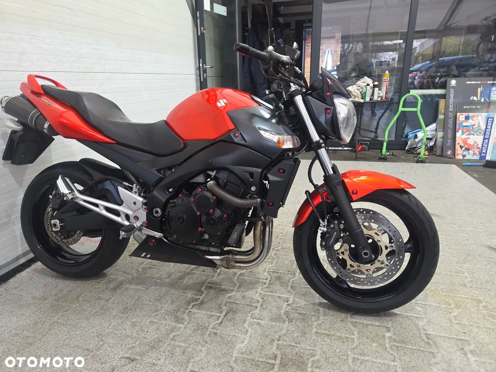 Suzuki GSR - 30