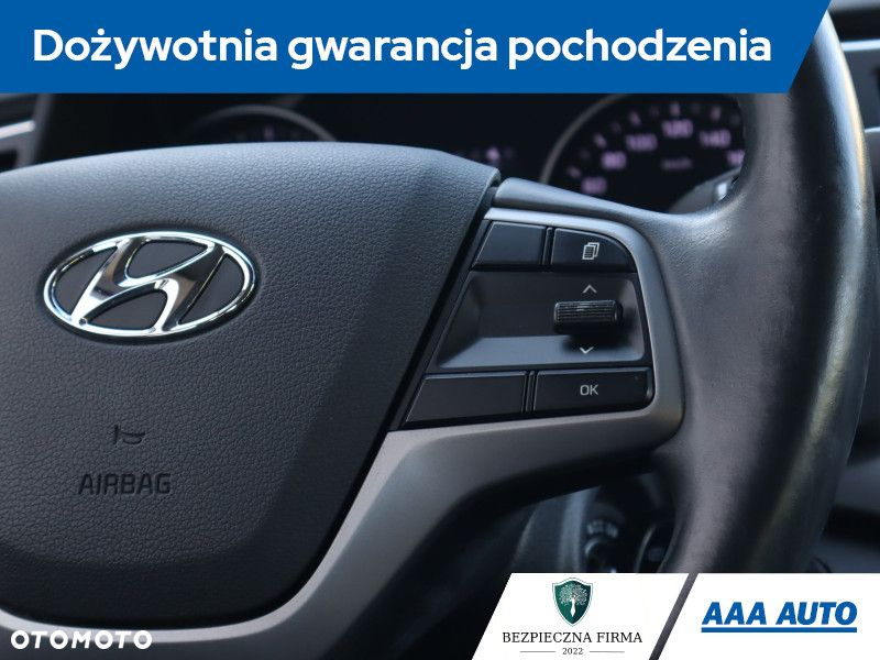 Hyundai Elantra - 22