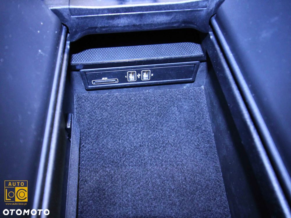 Mercedes-Benz Klasa C 300 9G-TRONIC AMG Line - 33