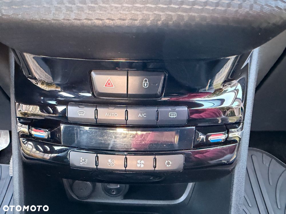 Peugeot 2008 1.6 e-HDi Allure S&S - 15