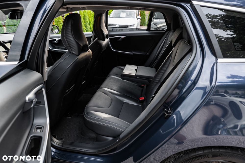 Volvo V60 T6 AWD R-Design - 20