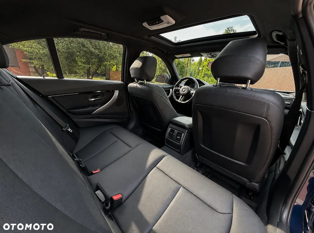 BMW Seria 3 330i M Sport - 17