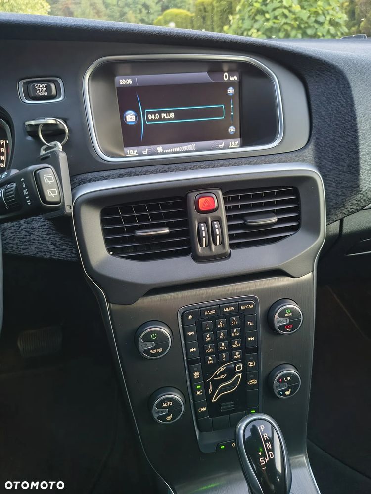 Volvo V40 D2 Summum - 23